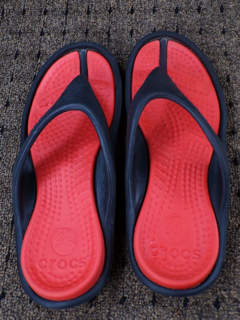 CROCS Swiftwater Men’s Size 12 Red Thong Flip Flop Iconic Comfort Sandal